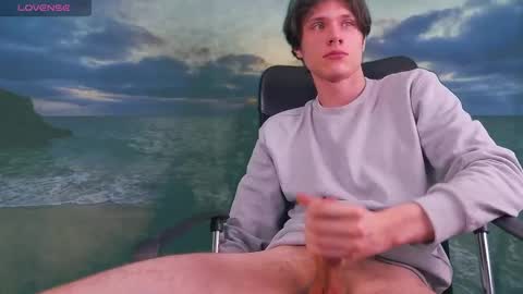 Snapshot of calvin_cay chatting on March 6, 8:48 pm Calvin online show from March 6, 8:48 pm