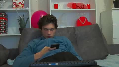 Snapshot of calvin_cay chatting on February 15, 6:12 am Calvin online show from February 15, 6:12 am