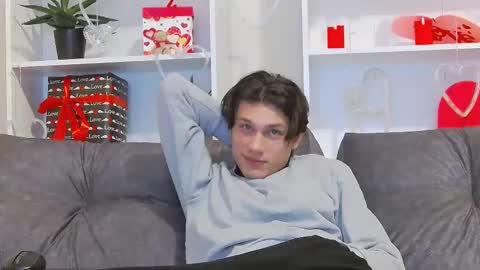 Snapshot of calvin_cay chatting on February 13, 8:13 pm Calvin online show from February 13, 8:13 pm