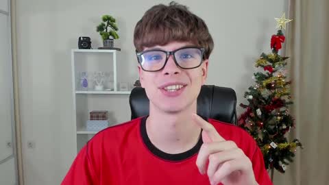 Snapshot of calvin_loves_you chatting on December 10, 7:11 pm Hey I am Calvin  online show from December 10, 7:11 pm