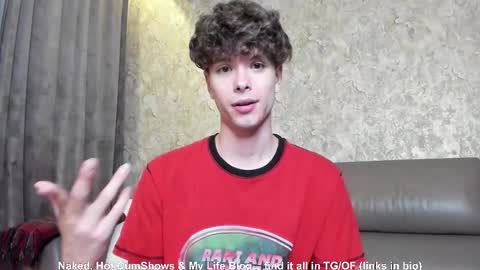 Snapshot of calvin_loves_you chatting on September 16, 6:20 pm Hey I am Calvin  online show from September 16, 6:20 pm