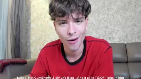 Snapshot of calvin_loves_you chatting on September 17, 6:31 pm Hey I am Calvin  online show from September 17, 6:31 pm