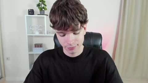 Snapshot of calvin_loves_you chatting on December 7, 7:10 pm Hey I am Calvin  online show from December 7, 7:10 pm