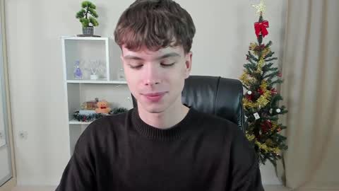 Snapshot of calvin_loves_you chatting on December 21, 7:06 pm Hey I am Calvin  online show from December 21, 7:06 pm
