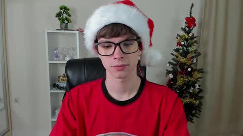 Snapshot of calvin_loves_you chatting on December 24, 7:11 pm Hey I am Calvin  online show from December 24, 7:11 pm