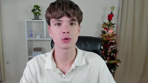 Snapshot of calvin_loves_you chatting on December 15, 7:10 pm Hey I am Calvin  online show from December 15, 7:10 pm