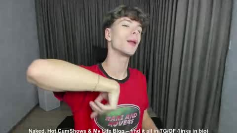 Snapshot of calvin_loves_you chatting on October 10, 2:11 pm Hey I am Calvin  online show from October 10, 2:11 pm