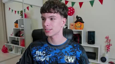 Snapshot of calvin_loves_you chatting on March 9, 7:05 pm Hey I am Calvin  online show from March 9, 7:05 pm