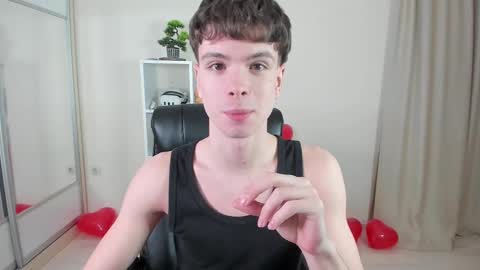 Snapshot of calvin_loves_you chatting on February 14, 7:23 pm Hey I am Calvin  online show from February 14, 7:23 pm