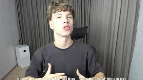 Snapshot of calvin_loves_you chatting on October 8, 2:21 pm Hey I am Calvin  online show from October 8, 2:21 pm