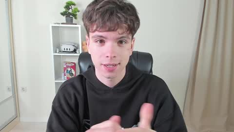 Snapshot of calvin_loves_you chatting on February 7, 7:06 pm Hey I am Calvin  online show from February 7, 7:06 pm