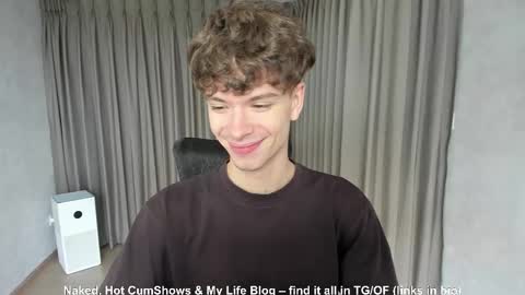 Snapshot of calvin_loves_you chatting on October 19, 5:45 am Hey I am Calvin  online show from October 19, 5:45 am
