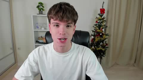 Snapshot of calvin_loves_you chatting on December 27, 7:03 pm Hey I am Calvin  online show from December 27, 7:03 pm