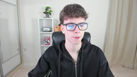 Snapshot of calvin_loves_you chatting on January 31, 7:08 pm Hey I am Calvin  online show from January 31, 7:08 pm