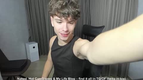 Snapshot of calvin_loves_you chatting on October 7, 2:10 pm Hey I am Calvin  online show from October 7, 2:10 pm