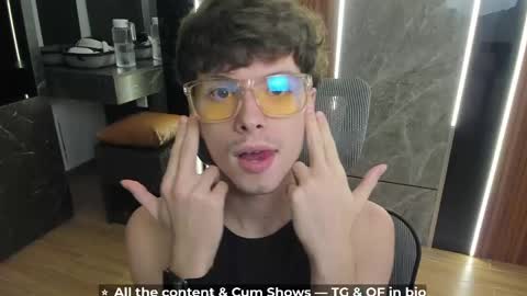 Hey I am Calvin  online show from May 23, 5:29 pm