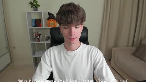 Snapshot of calvin_loves_you chatting on September 12, 6:08 pm Hey I am Calvin  online show from September 12, 6:08 pm