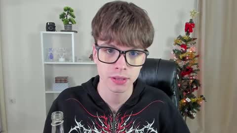 Snapshot of calvin_loves_you chatting on December 8, 7:11 pm Hey I am Calvin  online show from December 8, 7:11 pm