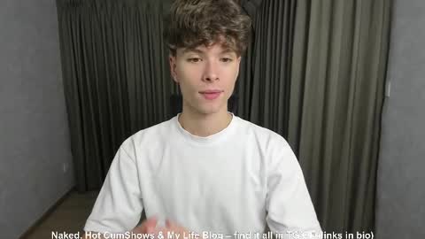 Snapshot of calvin_loves_you chatting on October 12, 2:22 pm Hey I am Calvin  online show from October 12, 2:22 pm