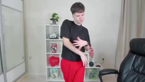 Snapshot of calvin_loves_you chatting on March 4, 7:11 pm Hey I am Calvin  online show from March 4, 7:11 pm