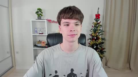 Snapshot of calvin_loves_you chatting on January 4, 7:02 pm Hey I am Calvin  online show from January 4, 7:02 pm
