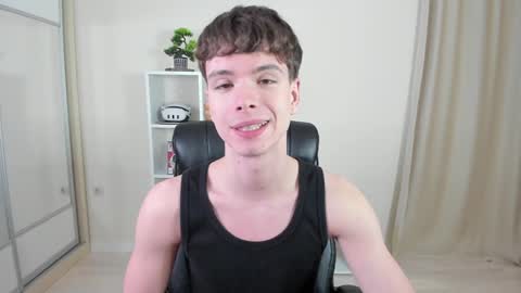 Snapshot of calvin_loves_you chatting on January 29, 7:11 pm Hey I am Calvin  online show from January 29, 7:11 pm