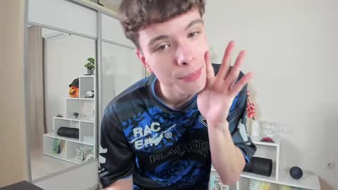 Snapshot of calvin_loves_you chatting on February 4, 7:11 pm Hey I am Calvin  online show from February 4, 7:11 pm