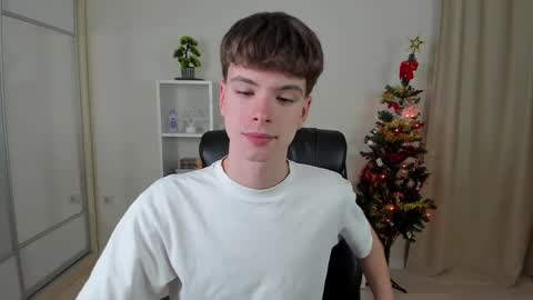 Snapshot of calvin_loves_you chatting on December 18, 7:08 pm Hey I am Calvin  online show from December 18, 7:08 pm