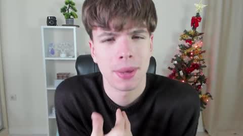 Snapshot of calvin_loves_you chatting on December 11, 7:10 pm Hey I am Calvin  online show from December 11, 7:10 pm