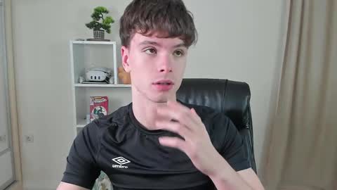 Snapshot of calvin_loves_you chatting on February 9, 7:09 pm Hey I am Calvin  online show from February 9, 7:09 pm