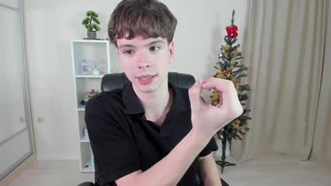 Snapshot of calvin_loves_you chatting on January 5, 7:07 pm Hey I am Calvin  online show from January 5, 7:07 pm