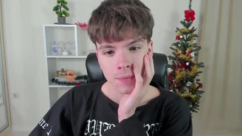 Snapshot of calvin_loves_you chatting on December 28, 7:11 pm Hey I am Calvin  online show from December 28, 7:11 pm