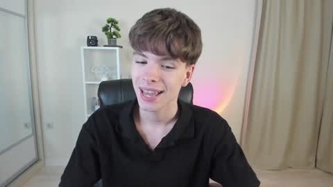 Snapshot of calvin_loves_you chatting on December 6, 7:12 pm Hey I am Calvin  online show from December 6, 7:12 pm