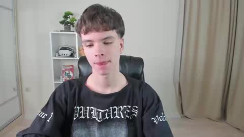 Snapshot of calvin_loves_you chatting on February 11, 7:16 pm Hey I am Calvin  online show from February 11, 7:16 pm