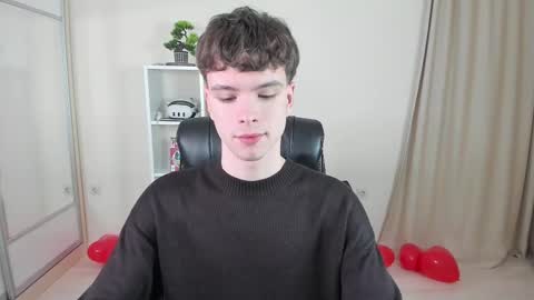 Snapshot of calvin_loves_you chatting on February 15, 7:06 pm Hey I am Calvin  online show from February 15, 7:06 pm