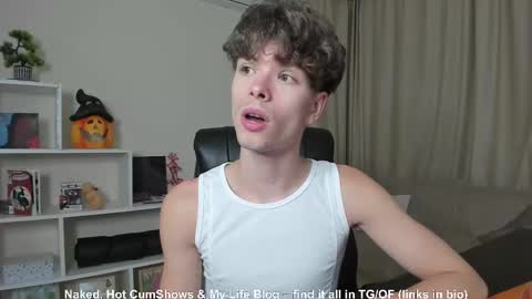 Snapshot of calvin_loves_you chatting on September 13, 9:16 pm Hey I am Calvin  online show from September 13, 9:16 pm