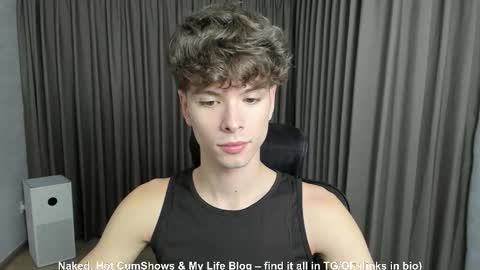 Snapshot of calvin_loves_you chatting on October 17, 11:03 am Hey I am Calvin  online show from October 17, 11:03 am