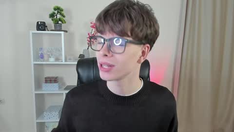 Snapshot of calvin_loves_you chatting on December 3, 7:11 pm Hey I am Calvin  online show from December 3, 7:11 pm