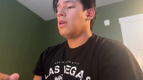 Snapshot of carlosjosecb1 chatting on October 28, 3:03 pm carlos online show from October 28, 3:03 pm