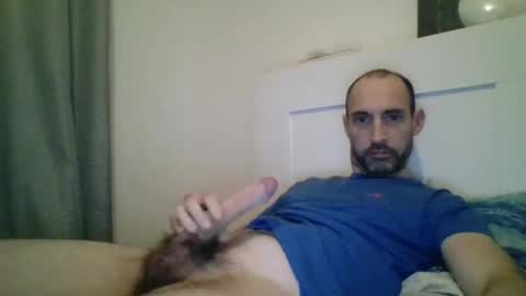 Snapshot of cedric223 chatting on January 7, 5:31 pm cedric223 online show from January 7, 5:31 pm