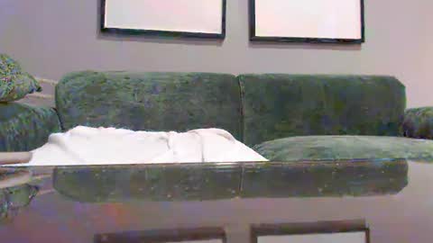 Snapshot of cfnmfriendly chatting on December 21, 11:01 am cfnmfriendly online show from December 21, 11:01 am