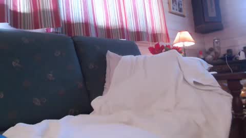 Snapshot of cfnmfriendly chatting on December 30, 9:48 am cfnmfriendly online show from December 30, 9:48 am