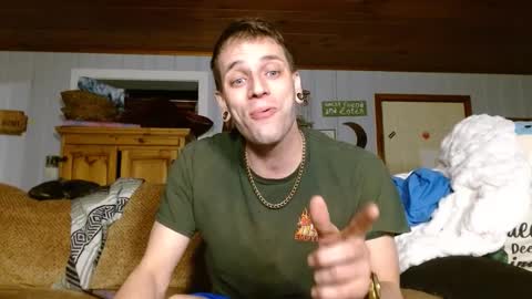 cguffey2284 online show from December 28, 7:33 am