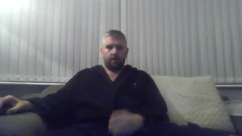 ch33ky85 online show from April 3, 9:22 pm