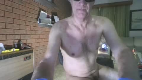 We Chat online show from January 5, 9:25 pm