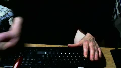 Snapshot of chefy999 chatting on December 12, 5:52 am chefy online show from December 12, 5:52 am