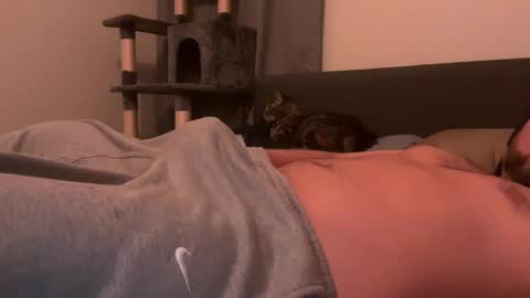 ChillGuyAVGsize online show from April 14, 4:45 am