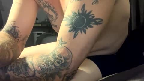 Snapshot of chompers176983 chatting on December 8, 4:35 am chompers online show from December 8, 4:35 am