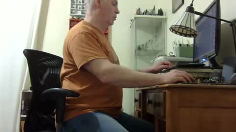 chris2002b online show from March 1, 6:24 am