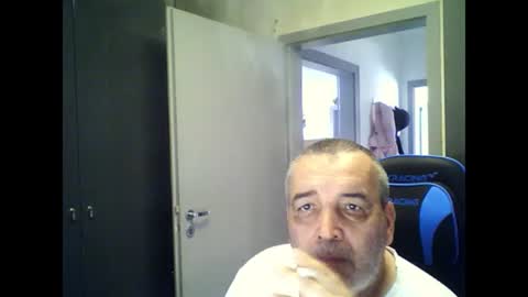Chris online show from August 8, 9:38 am